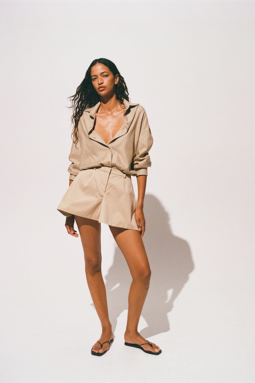 En Vau Oversized Shirt Pinstripe Fawn White - Final Sale