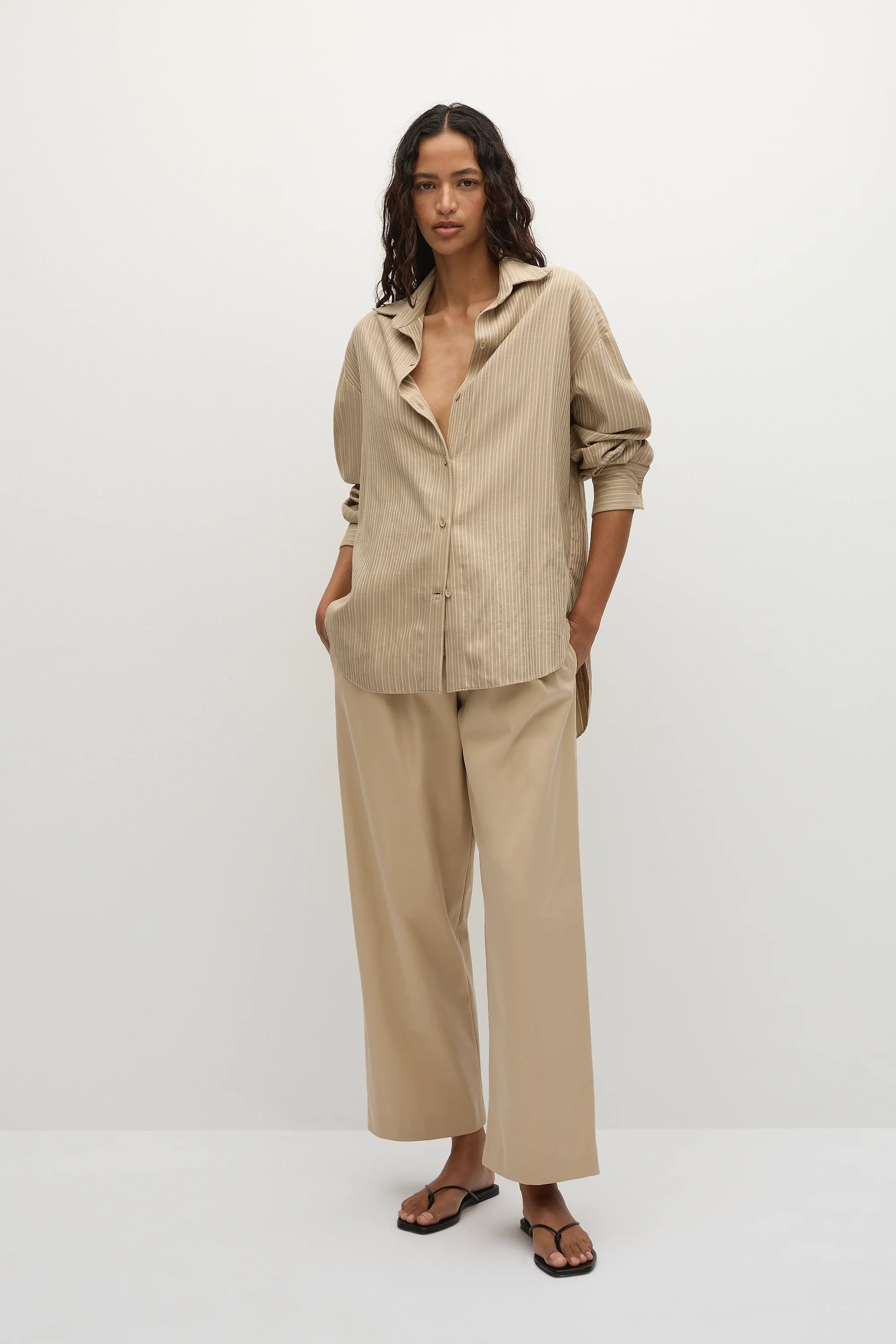 En Vau Oversized Shirt Pinstripe Fawn White - Final Sale